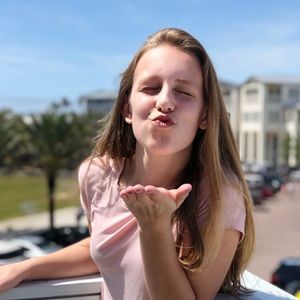 Meet your Posher, Cami